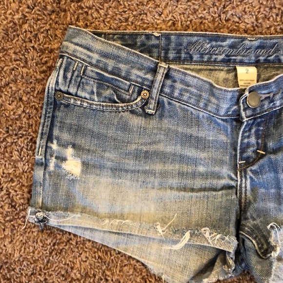 Low Rise Abercrombie & Fitch Jean Shorts - Picture 3 of 8